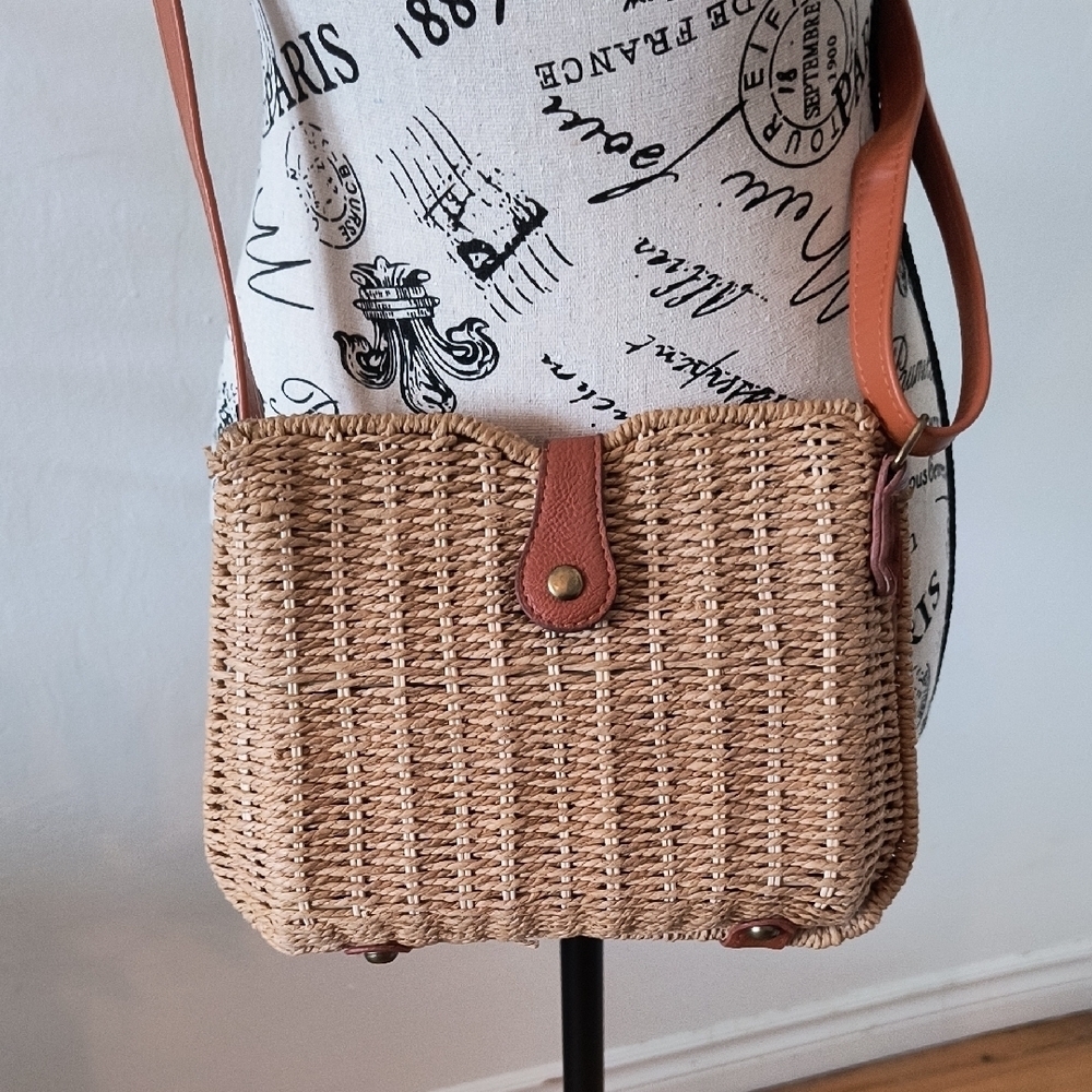 HANDMADE, NATURAL- OEIPSMK Stylish Tan Crossbody Bag
